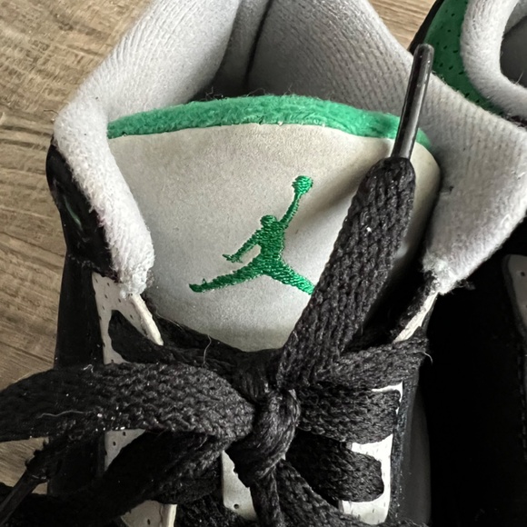 Air Jordan 3 Retro 'Pine Green' Sneakers Kids PS Size 1Y - 429487-030 - Picture 13 of 15
